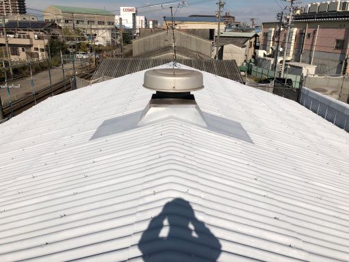 大府市　工場屋根塗装工事 (3)R　下塗り