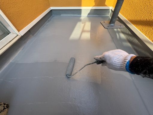 バルコニー上塗り中R施工前